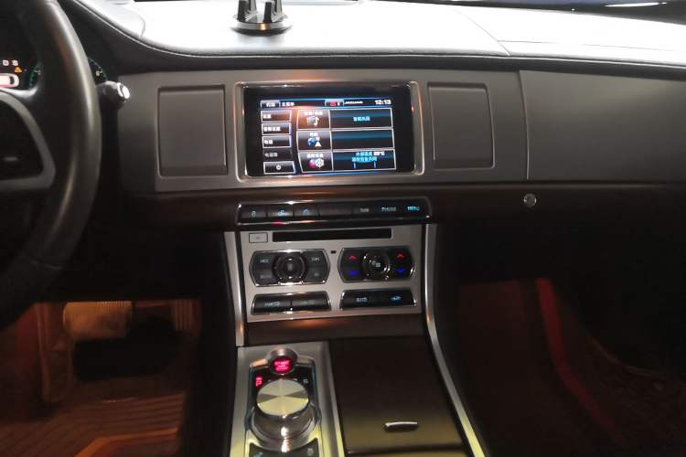 Used Jaguar XF 2015 XF 2.0T Prestige Edition Audio And AC Panel