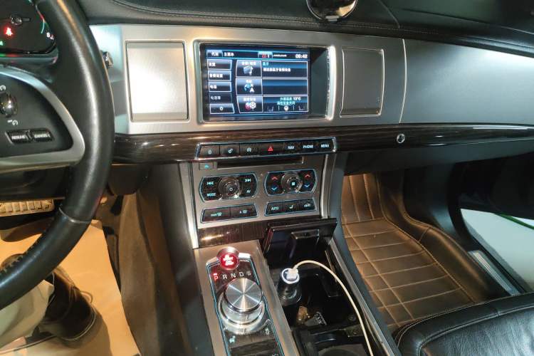 Used Jaguar XF 2015 XF 3.0 SC R-Sport Luxury Edition Audio And AC Panel