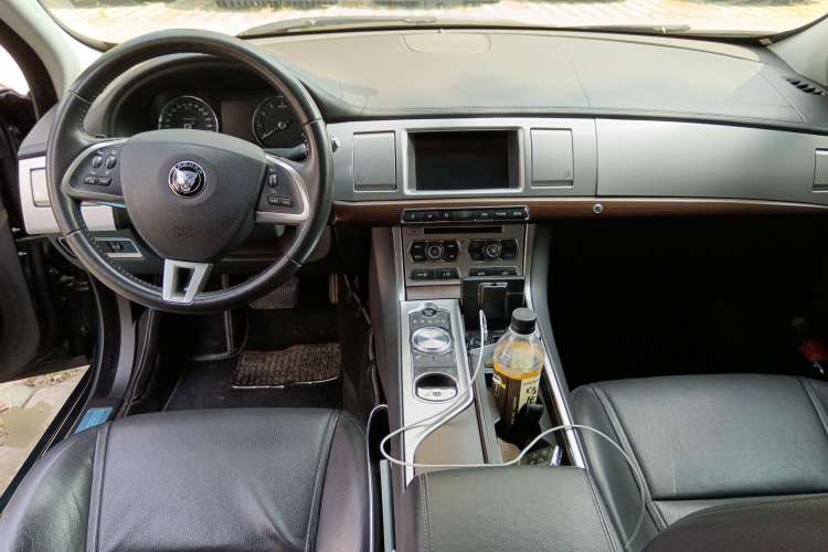 Used Jaguar XF 2015 XF 2.0T Prestige Edition Center Console
