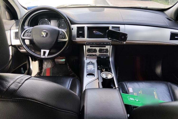 Used Jaguar XF 2015 XF 2.0T Prestige Edition Center Console