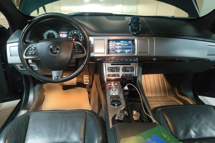Used Jaguar XF 2015 XF 3.0 SC R-Sport Luxury Edition Center Console