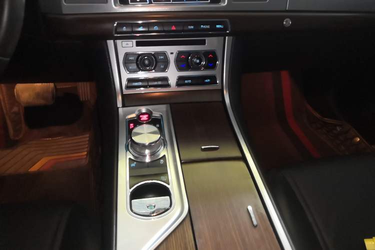 Used Jaguar XF 2015 XF 2.0T Prestige Edition Gear Lever