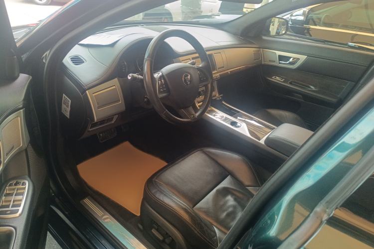 Used Jaguar XF 2015 XF 3.0 SC R-Sport Luxury Edition Interior 2