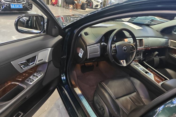 Used Jaguar XF 2015 XF 2.0T Luxury Edition Interior 3