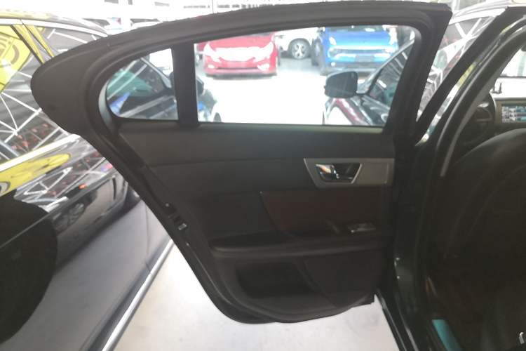 Used Jaguar XF 2015 XF 2.0T Prestige Edition Left Rear Door Interior