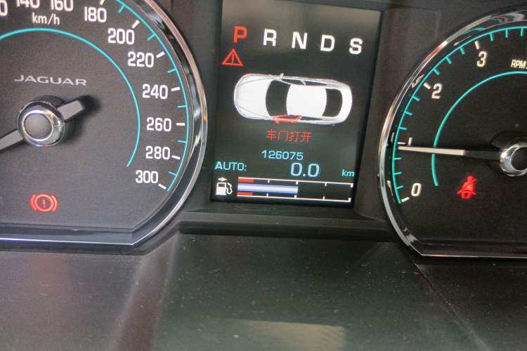 Used Jaguar XF 2015 XF 2.0T Prestige Edition Odometer Close Up