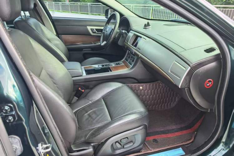 Used Jaguar XF 2015 XF 2.0T Prestige Edition Right Front Seat