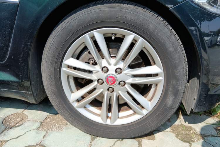 Used Jaguar XF 2015 XF 2.0T Prestige Edition Right Front Wheel Hub