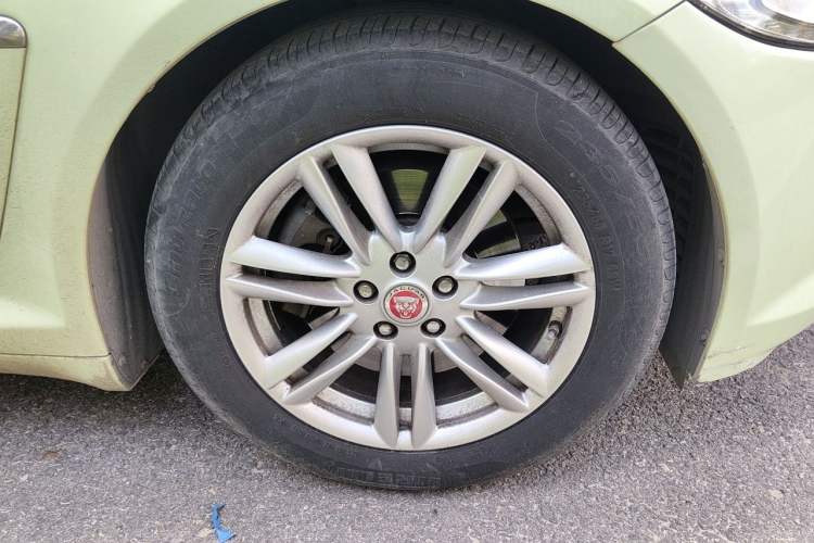 Used Jaguar XF 2015 XF 2.0T Prestige Edition Right Front Wheel Hub