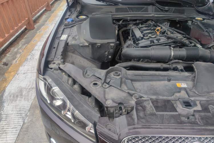 Used Jaguar XF 2015 XF 2.0T Prestige Edition Engine Bay Right