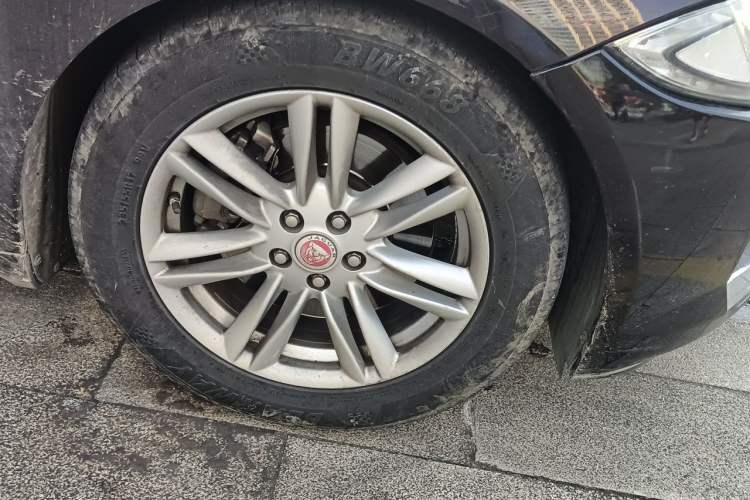 Used Jaguar XF 2015 XF 2.0T Prestige Edition Right Front Wheel Hub