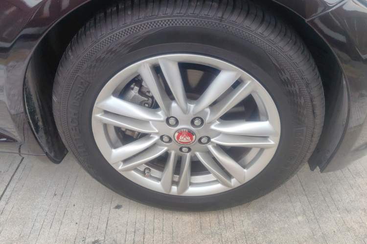Used Jaguar XF 2015 XF 2.0T Prestige Edition Right Front Wheel Hub