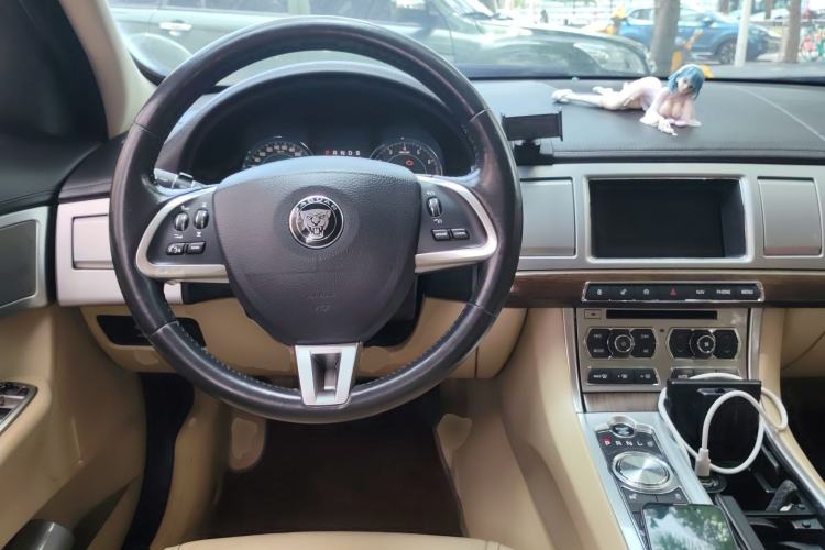 Used Jaguar XF 2015 XF 2.0T 80th Anniversary Collector's Edition Center Console