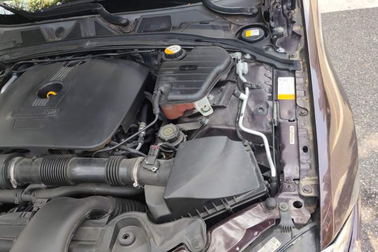 Used Jaguar XF 2015 XF 2.0T 80th Anniversary Collector's Edition Engine Bay Left