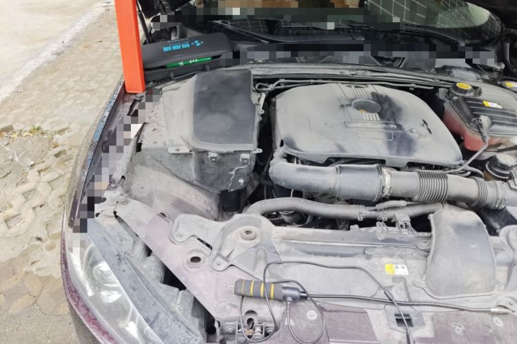 Used Jaguar XF 2015 XF 2.0T Luxury Edition Engine Bay Right