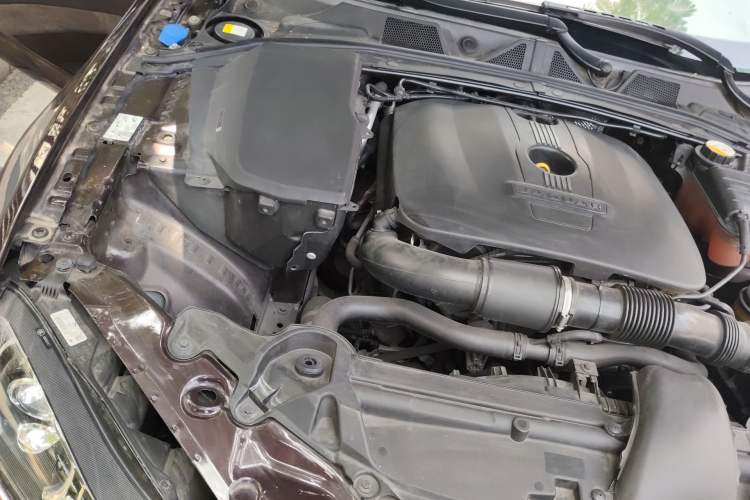 Used Jaguar XF 2015 XF 2.0T 80th Anniversary Collector's Edition Engine Bay Right