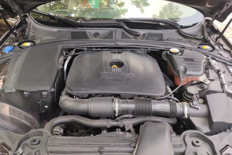 Used Jaguar XF 2015 XF 2.0T 80th Anniversary Collector's Edition Engine Bay