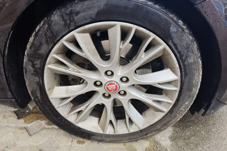 Used Jaguar XF 2015 XF 2.0T Luxury Edition Right Front Wheel Hub