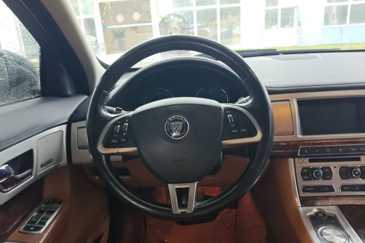 Used Jaguar XF 2015 XF 2.0T Luxury Edition Steering Wheel
