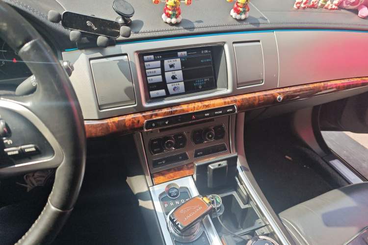 Used Jaguar XF 2015 XF 2.0T Luxury Edition Audio And AC Panel