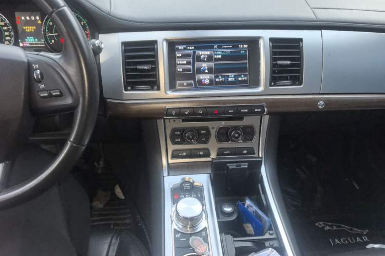 Used Jaguar XF 2015 XF 2.0T Prestige Edition Audio And AC Panel