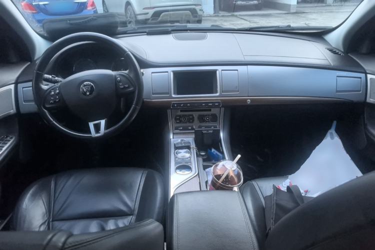 Used Jaguar XF 2015 XF 2.0T Prestige Edition Center Console
