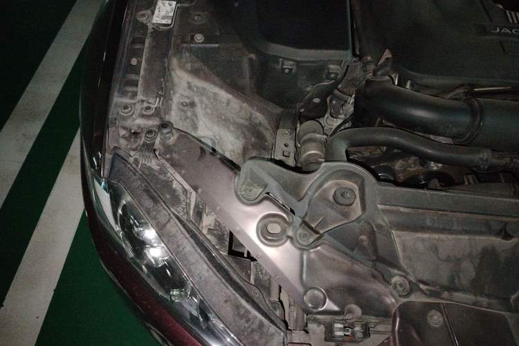 Used Jaguar XF 2015 XF 2.0T Prestige Edition Engine Bay Right