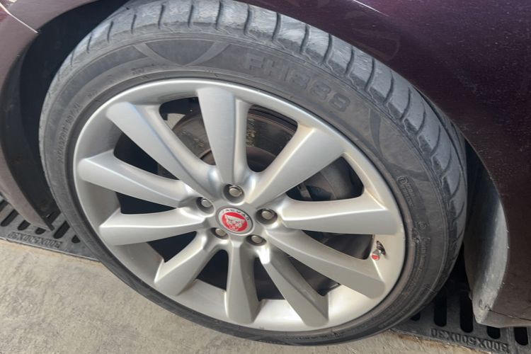 Used Jaguar XF 2015 XF 2.0T 80th Anniversary Limited Edition Luxury Model Exterior 4