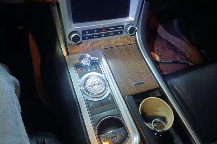 Used Jaguar XF 2015 XF 2.0T Prestige Edition Gear Lever