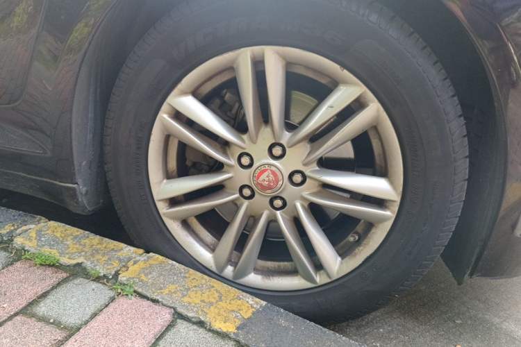 Used Jaguar XF 2015 XF 2.0T Prestige Edition Right Front Wheel Hub