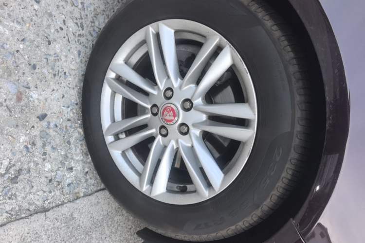 Used Jaguar XF 2015 XF 2.0T Prestige Edition Right Front Wheel Hub