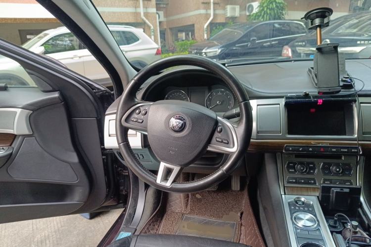 Used Jaguar XF 2015 XF 2.0T Prestige Edition Steering Wheel