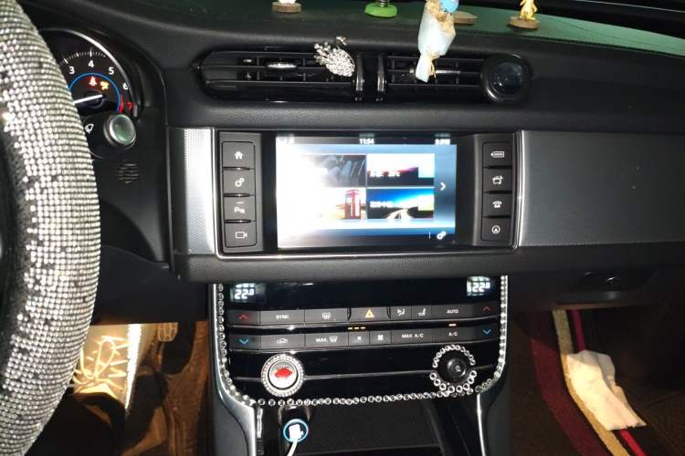 Used Jaguar XF  Audio And AC Panel