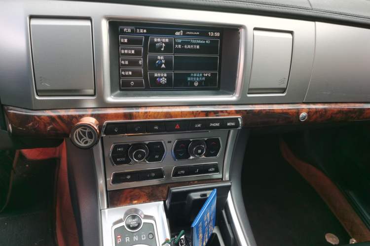 Used Jaguar XF 2015 XF 2.0T Sportbrake Luxury Edition Audio And AC Panel