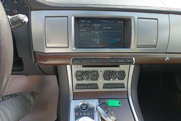 Used Jaguar XF 2015 XF 2.0T Sportbrake Luxury Edition Audio And AC Panel