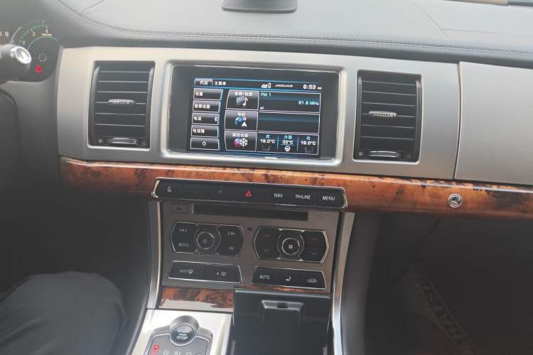 Used Jaguar XF 2015 XF 2.0T Sportbrake Luxury Edition Audio And AC Panel