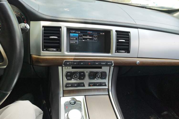 Used Jaguar XF 2015 XF 2.0T Prestige Edition Audio And AC Panel