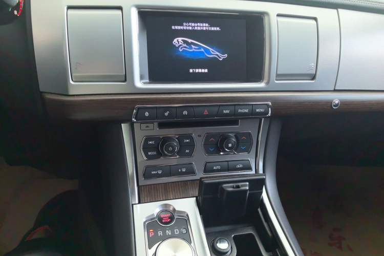 Used Jaguar XF 2015 XF 2.0T Sportbrake Luxury Edition Audio And AC Panel
