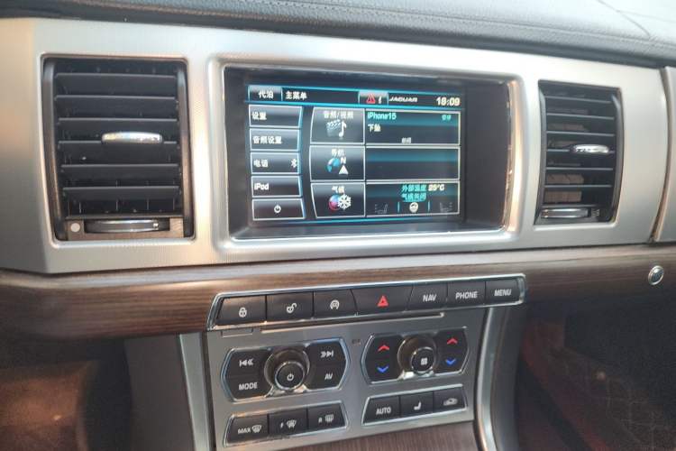 Used Jaguar XF 2015 XF 2.0T Prestige Edition Audio And AC Panel
