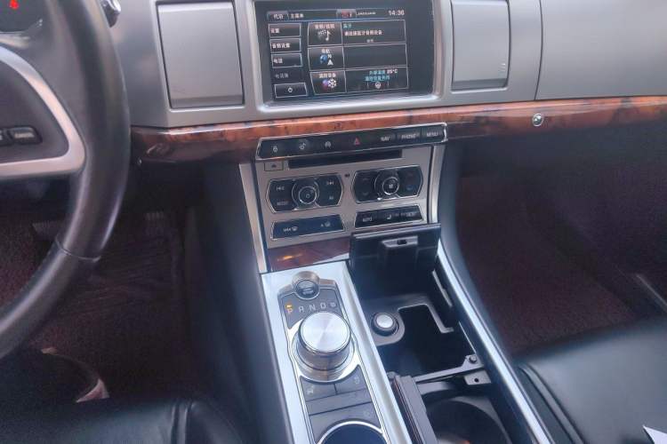 Used Jaguar XF 2015 XF 2.0T Luxury Edition Audio And AC Panel