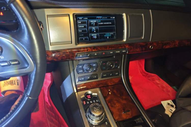Used Jaguar XF 2015 XF 2.0T Luxury Edition Audio And AC Panel