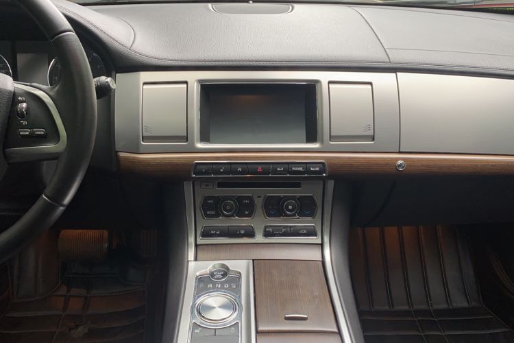 Used Jaguar XF 2015 XF 2.0T Sportbrake Luxury Edition Audio And AC Panel