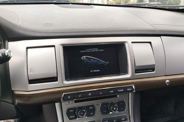 Used Jaguar XF 2015 XF 2.0T Prestige Edition Audio And AC Panel