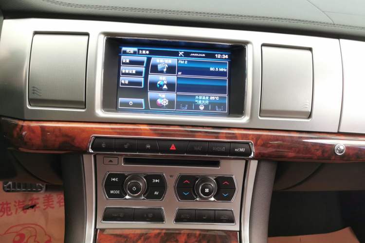 Used Jaguar XF 2015 XF 2.0T Sportbrake Luxury Edition Audio And AC Panel