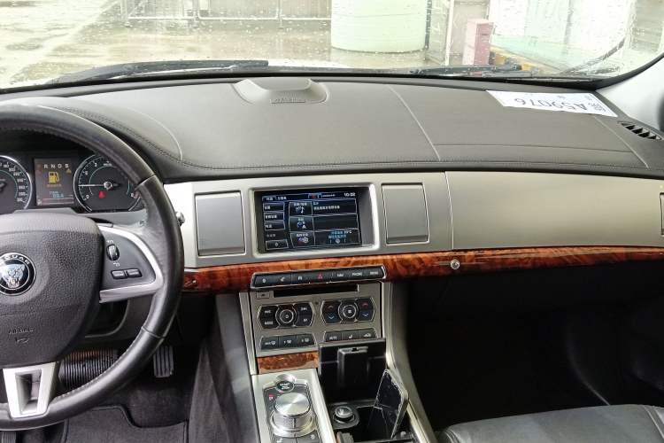 Used Jaguar XF 2015 XF 2.0T Luxury Edition Audio And AC Panel