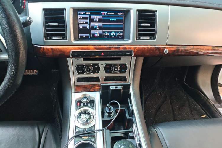 Used Jaguar XF 2015 XF 2.0T Sportbrake Luxury Edition Audio And AC Panel