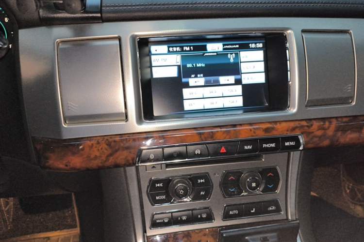 Used Jaguar XF 2015 XF 2.0T Luxury Edition Audio And AC Panel