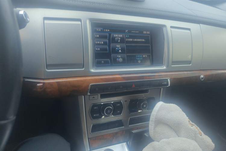 Used Jaguar XF 2015 XF 2.0T Sportbrake Luxury Edition Audio And AC Panel