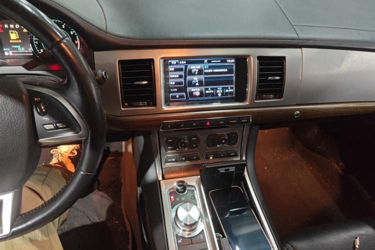 Used Jaguar XF 2015 XF 2.0T Prestige Edition Audio And AC Panel