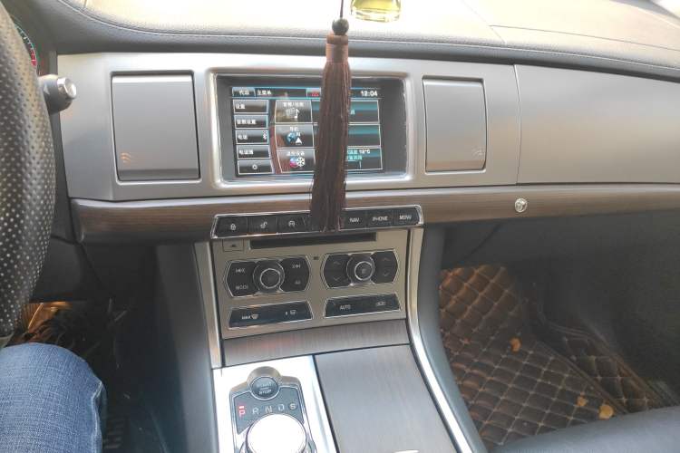 Used Jaguar XF 2015 XF 2.0T Prestige Edition Audio And AC Panel